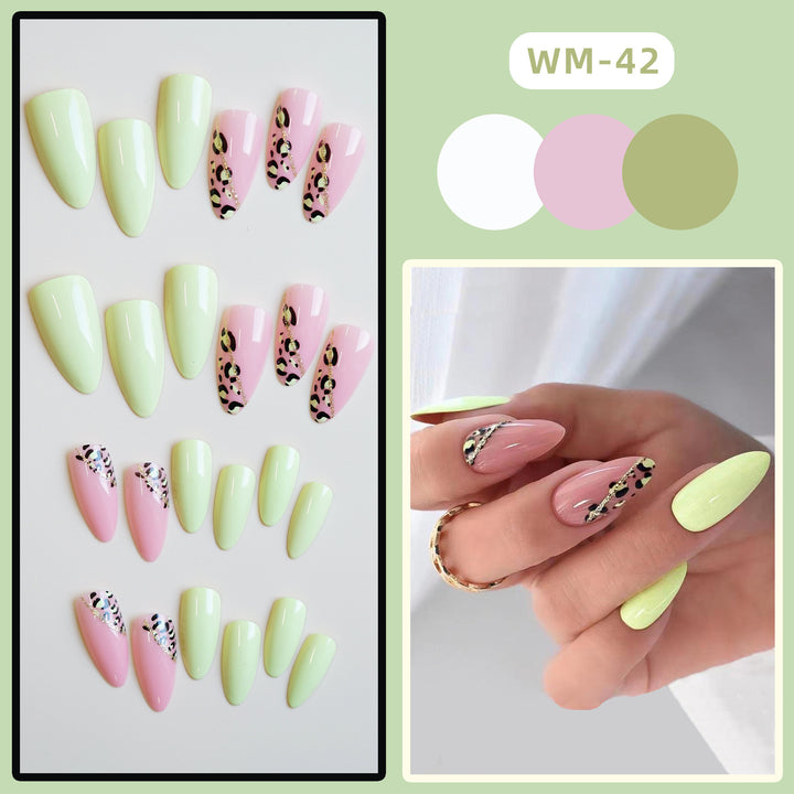 Künstlerisches Press-On Nagelset mit Leoparden-Design