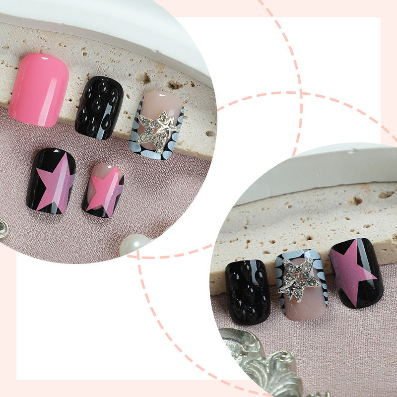 Kunstnagelset mit buntem Design und kreativen Details Karnz