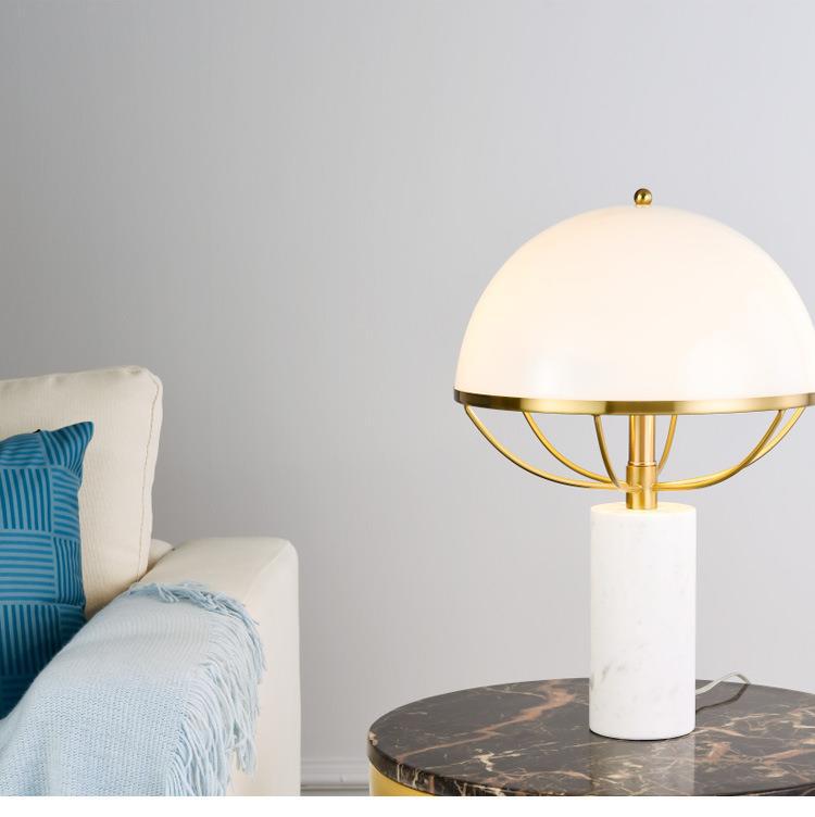 Künstlerische Marmor- und Metall-Tischlampe