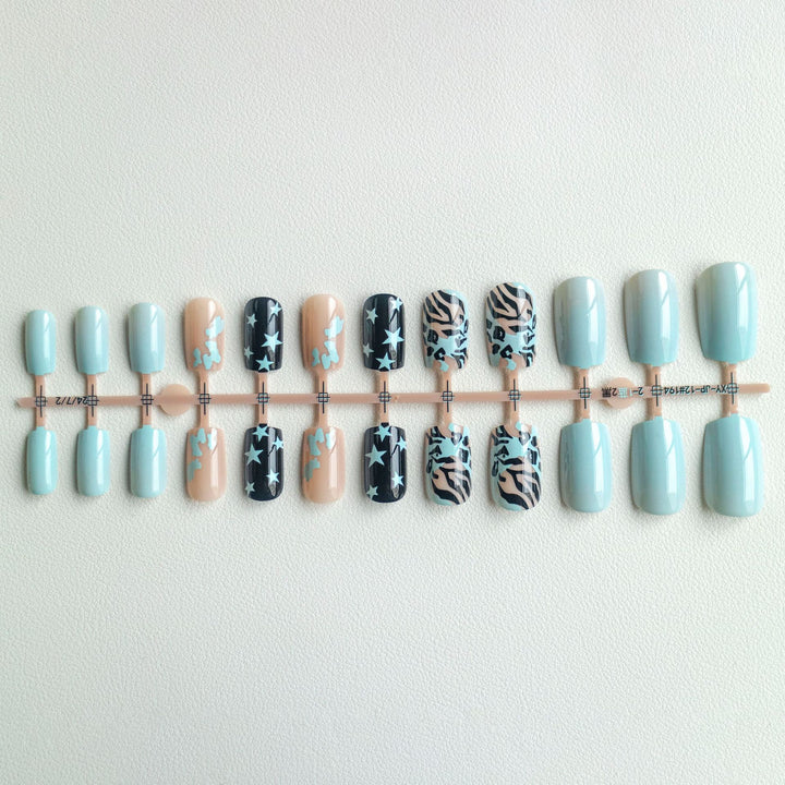 Künstlerisch gemusterte Nagelkunst