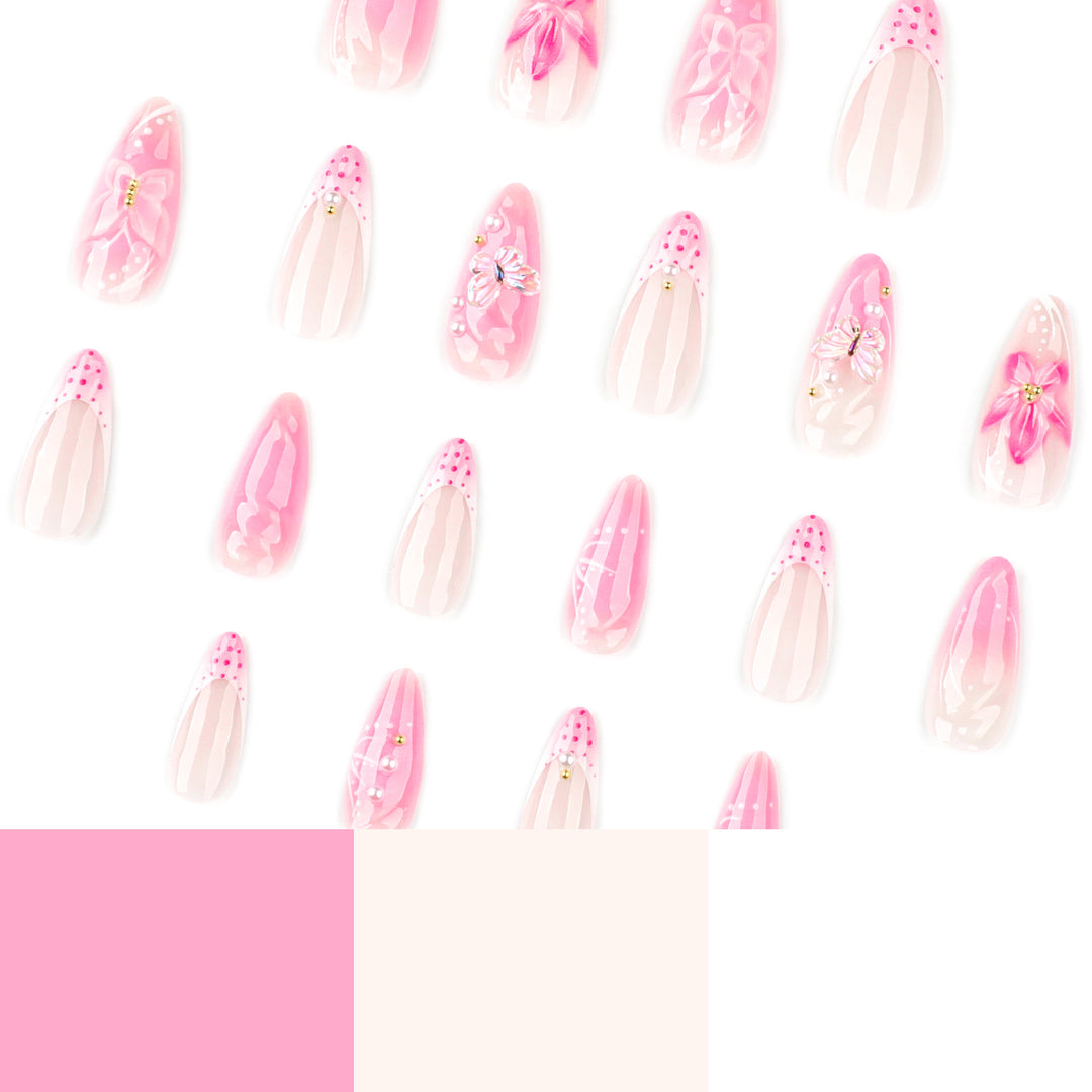 Kunstvolle Nagelverlängerungen mit floralen Akzenten Karnz