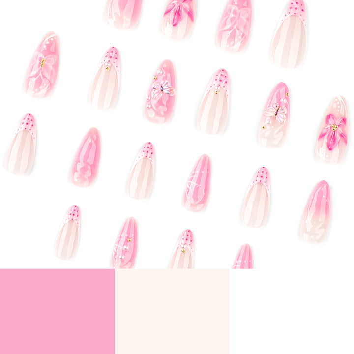 Kunstvolle Nagelverlängerungen mit floralen Akzenten Karnz