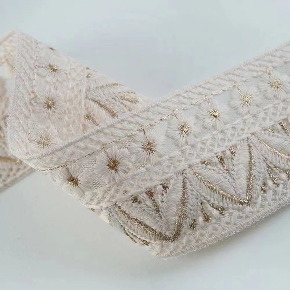 Elegante und Verspielte Spitzenborte Karnz