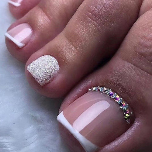 Dekorative Strass-besetzte Fußnagelkunst Karnz