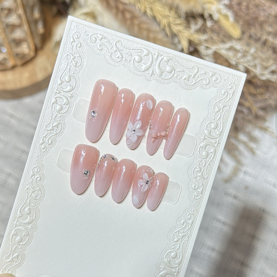 Florales Press-On Nagelkunst-Set Karnz