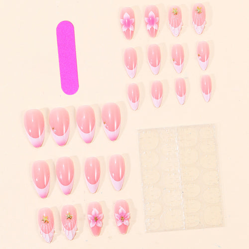 Florale Akzent Nagelkunst Karnz