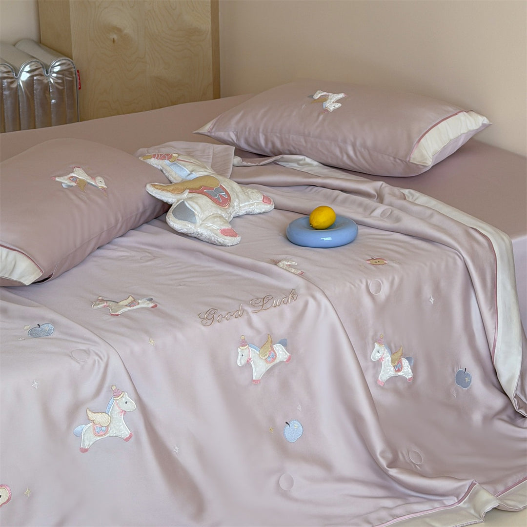 Kinder-Bettwäscheset mit applizierten Tierfiguren, satinierter Hülle und gesteppter Decke