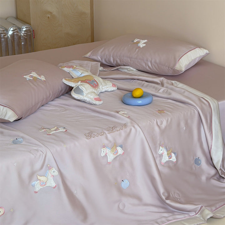 Kinder-Bettwäscheset mit applizierten Tierfiguren, satinierter Hülle und gesteppter Decke