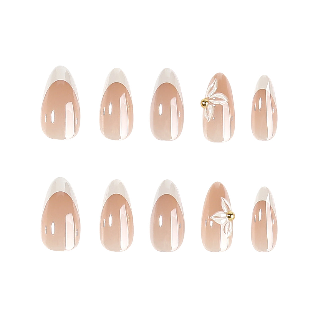 Kunstvolle Stiletto-Nägel mit elegantem Blumendesign Karnz