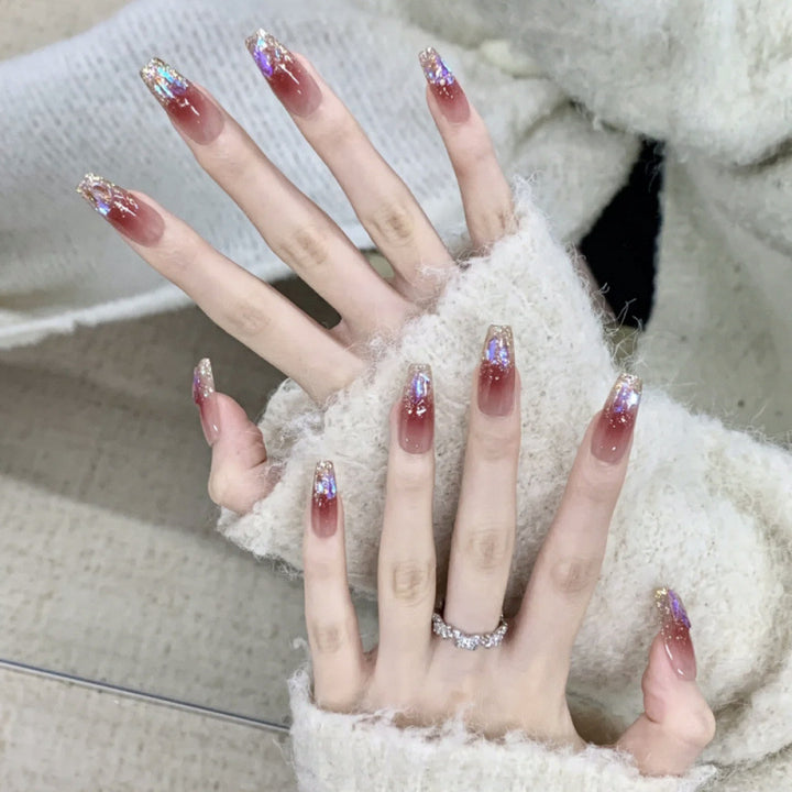 Glamouröse Kunstnägel mit Glitzer-Effekten Karnz