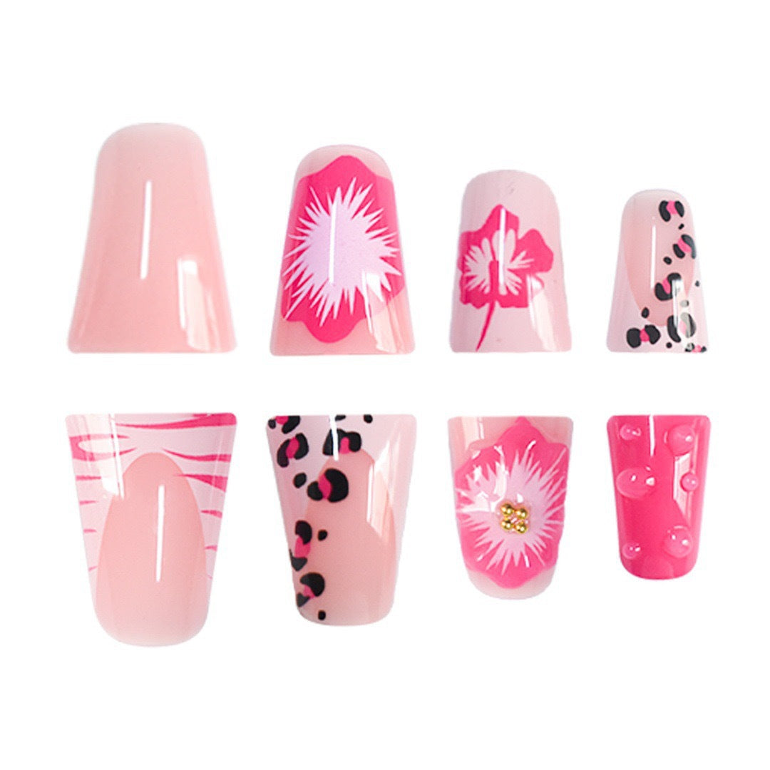 Künstlerische florale Nagelartverlängerungen Karnz