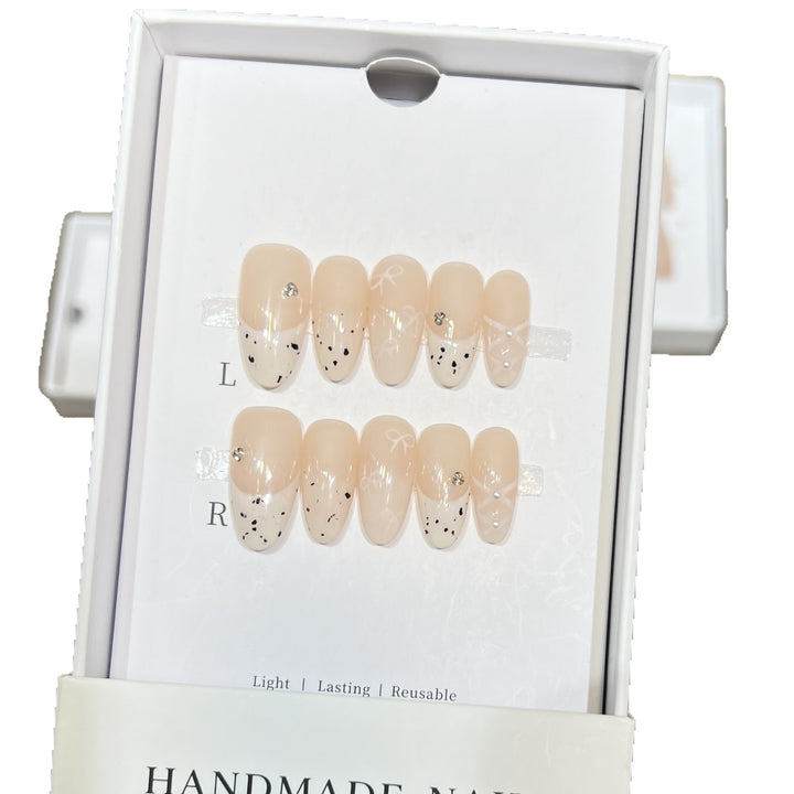 Handgemachtes dekoratives Press-On-Nagelset Karnz