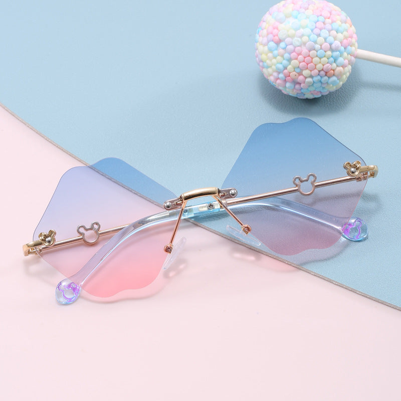 Damen geometrische Oversized-Sonnenbrille mit detailliertem, luxuriösem Rahmen Karnz