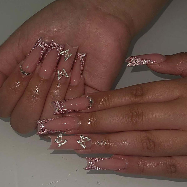 Glamouröse Stiletto Kunstnägel mit Glitzer- und Kristallelementen Karnz
