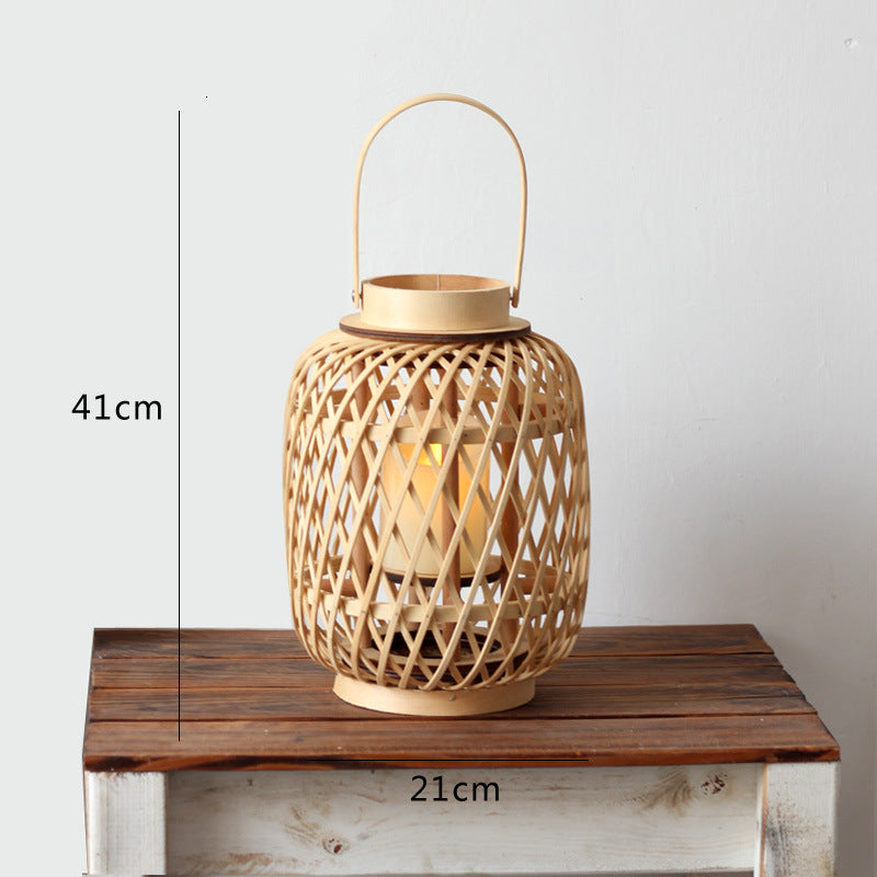 Handgefertigte Rattanlaterne Karnz