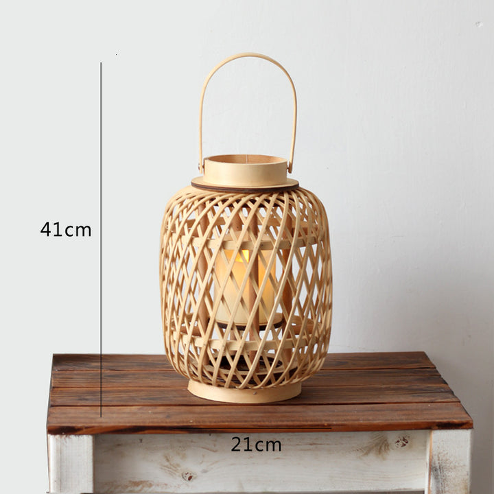 Handgefertigte Rattanlaterne Karnz