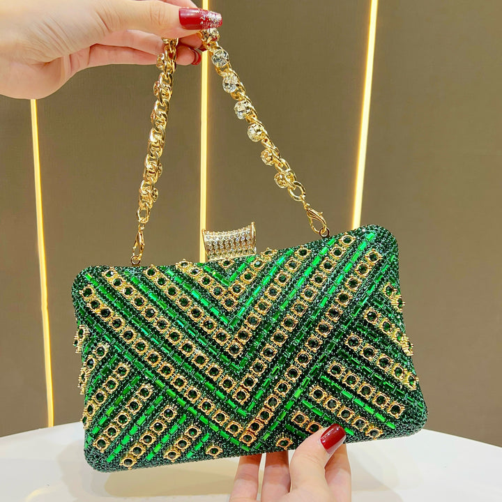 Elegante mit Schmucksteinen verzierte Abendhandtasche