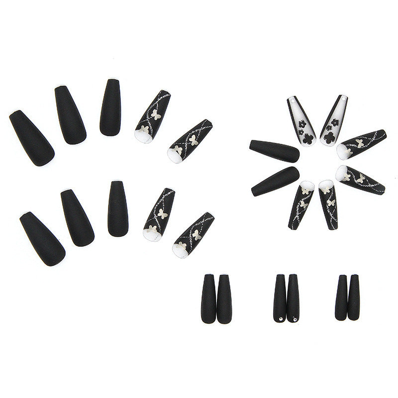 Kunstnagelset mit eleganten Schmetterlings- und Blumenmotiven Karnz
