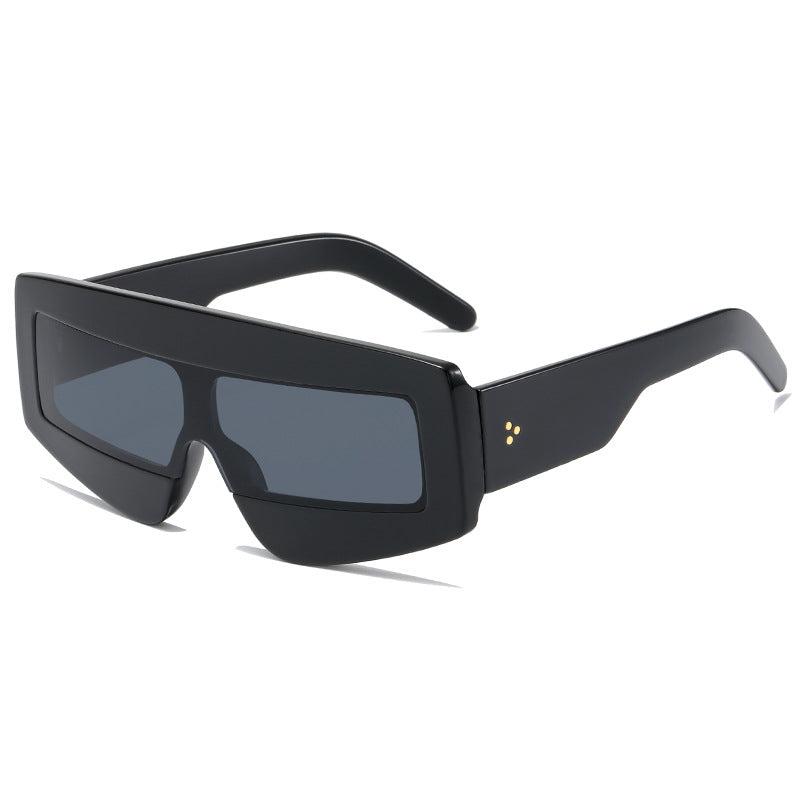 Damen futuristische Sonnenbrille im chunky Design Karnz