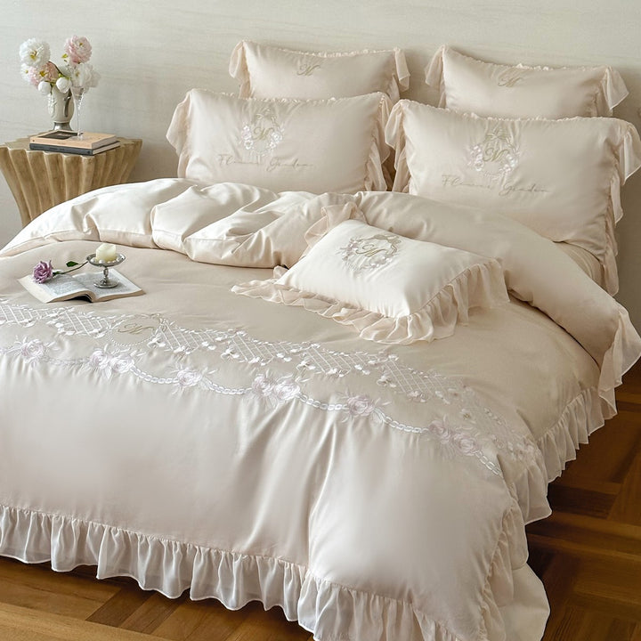 Romantisches Rüschensaum Satin-Mischung Floral Bestickte Bettwäsche Set