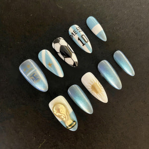 Kreatives Kunstnagelset mit Fußball-Thema Karnz