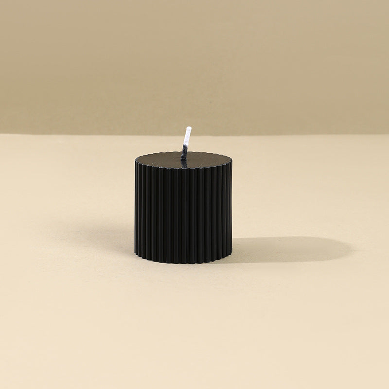 Ribbed Säulenpfeilerkerze mit Glasständerhalter