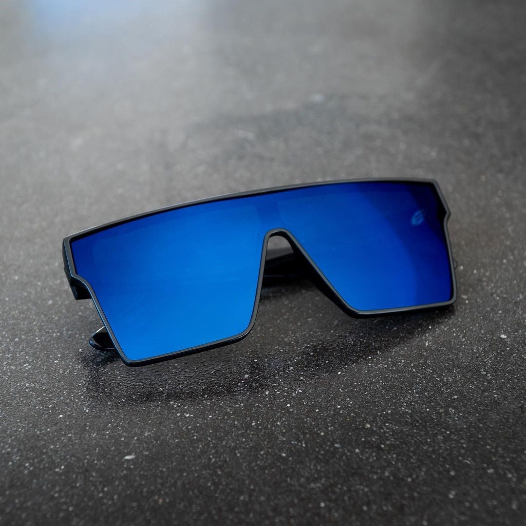 Damen modische Sonnenbrille mit angularen Gläsern Karnz