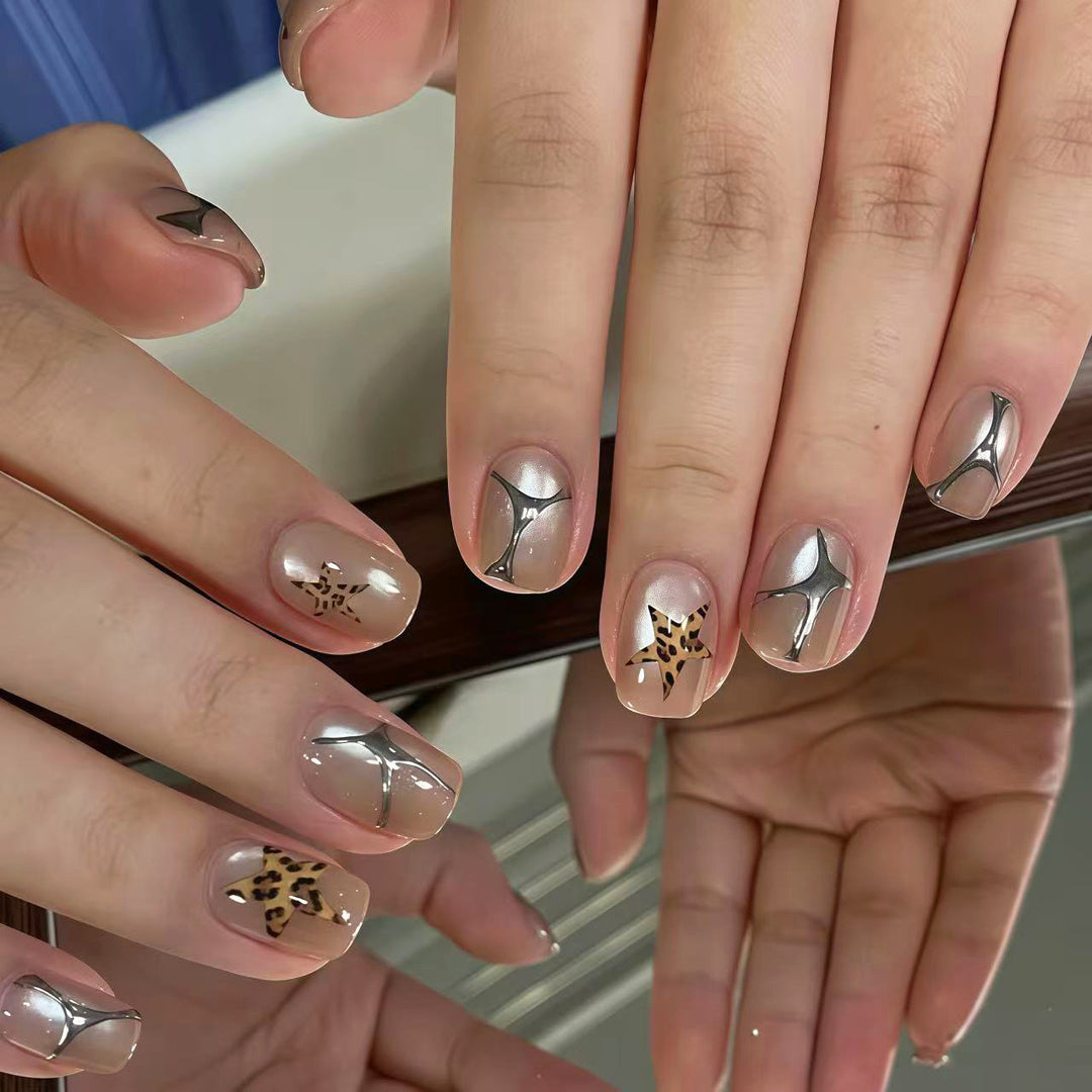 Künstlerisches Nageldesign