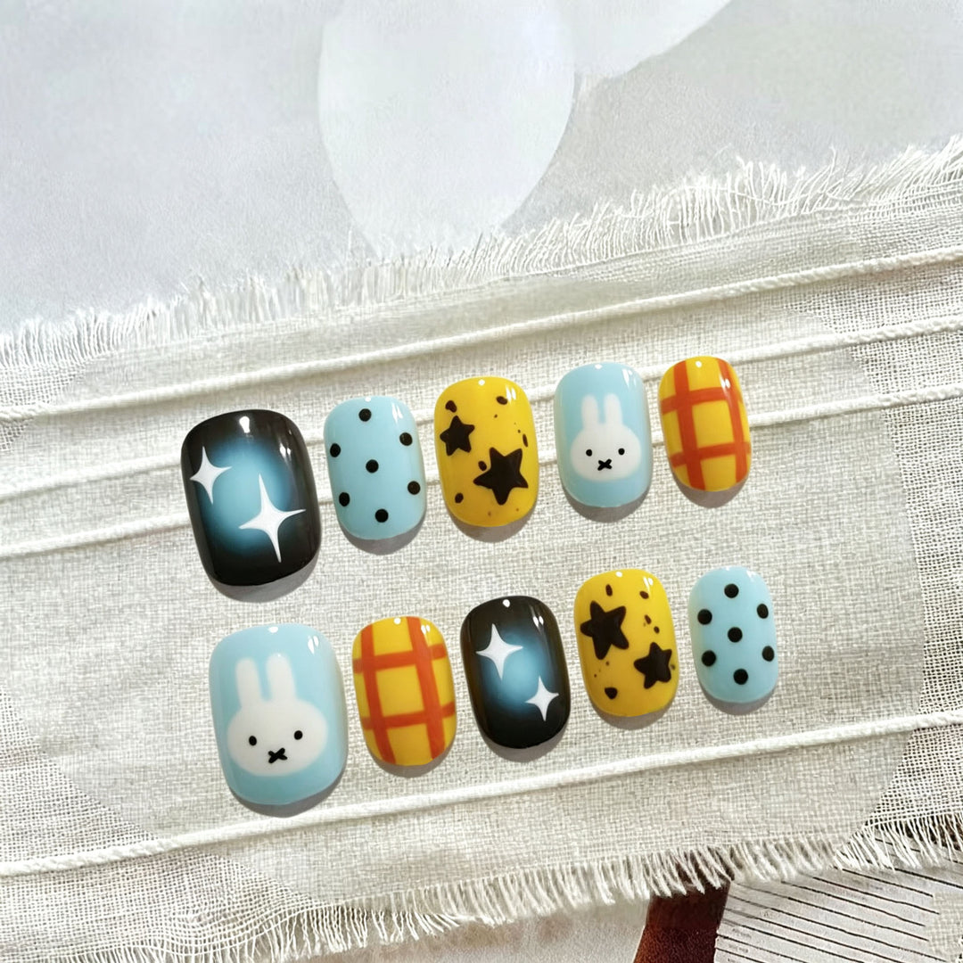 Dekorative Nagelkunst Karnz