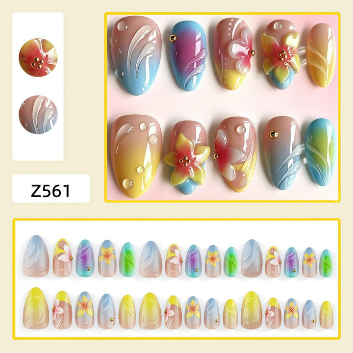 Kunstnägel mit Floralen 3D-Akzenten Karnz