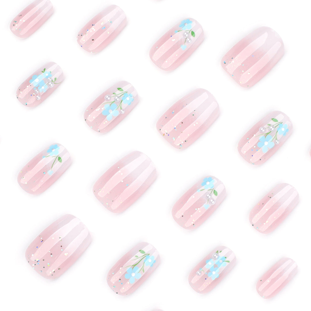 Kunstvolle Nagelverlängerungen mit blumigem Design Karnz