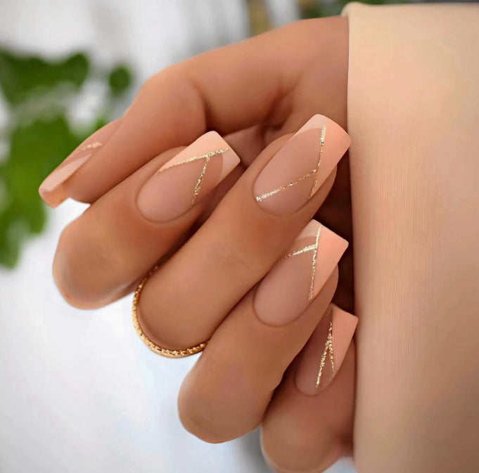Elegante französische Tipp Acryl Nagelkunst Karnz