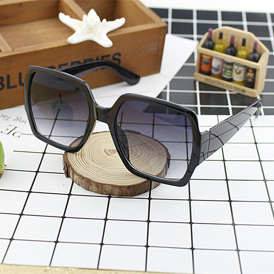 Damen extravagante quadratische Sonnenbrille mit einzigartigem Design Karnz