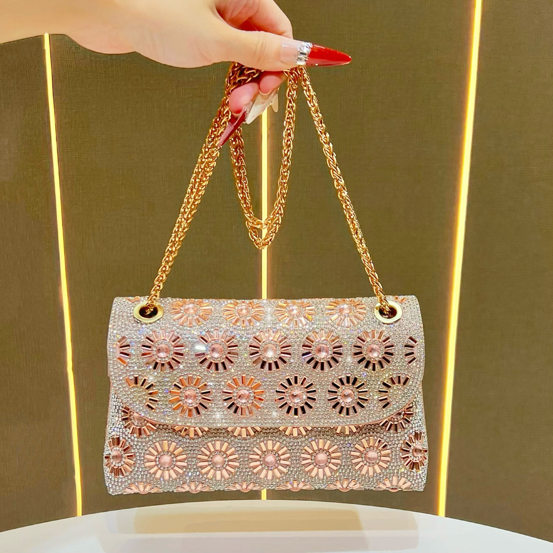 Dekorative blumenverzierte Abendhandtasche