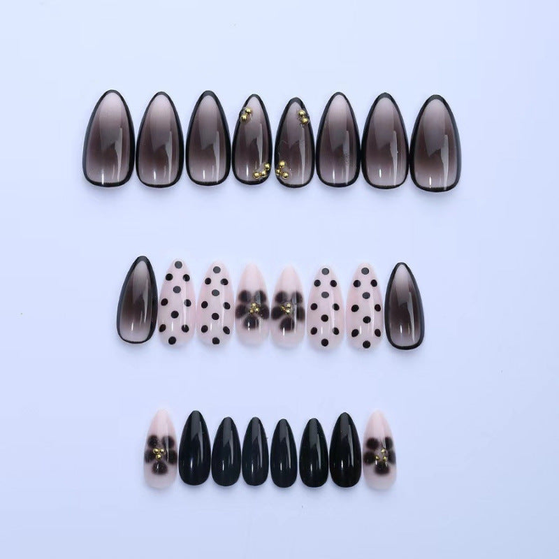 Künstlerisches Press-On-Nagelset mit geometrischen und gepunkteten Designs