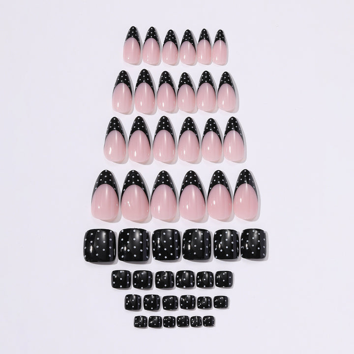 Kunstnagelset mit kreativen Spitzen und eleganten Verzierungen Karnz
