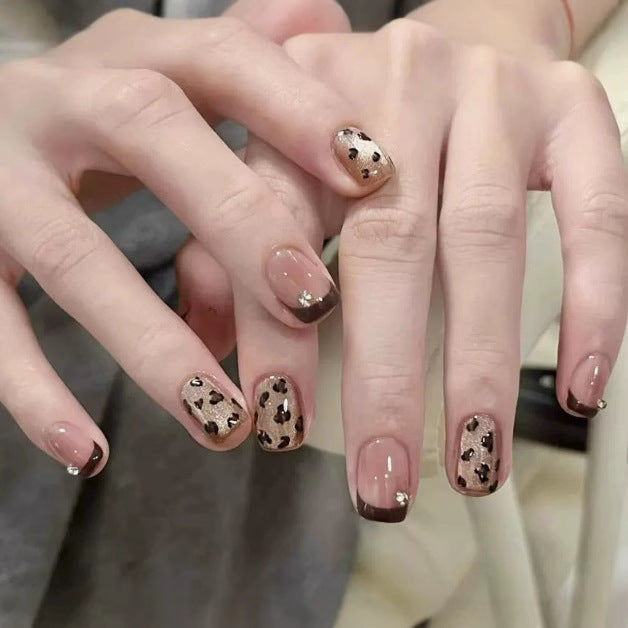 Künstlerische Leopardenmuster Nagelverstärkungen Karnz