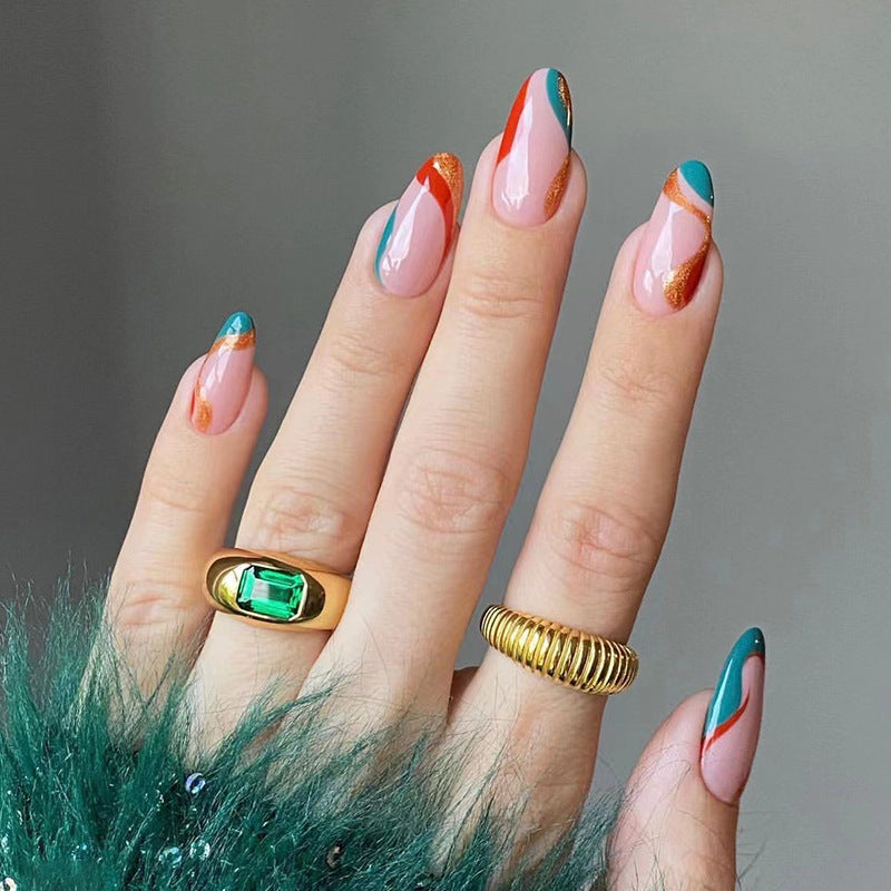 Künstliche Nagelkunst mit kreativem Farbverlauf und Glitzerelementen Karnz