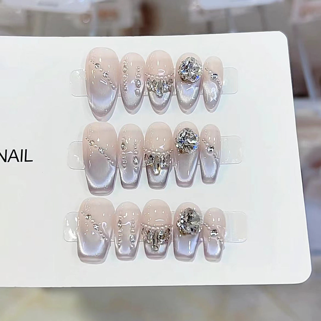 Premium Glänzende Press-On Nagelkunst mit Kristallakzenten Karnz