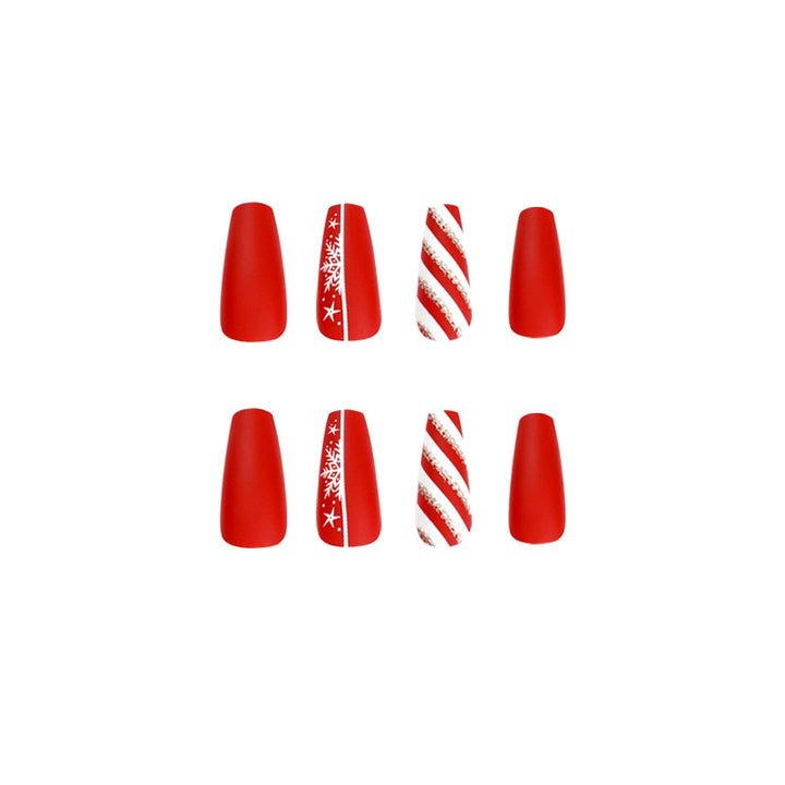Kunstvolle Nagelverlängerungen im festlichen Design Karnz