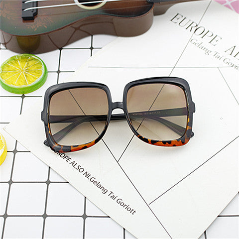 Damen Geometrische Sonnenbrille im modernen Design Karnz
