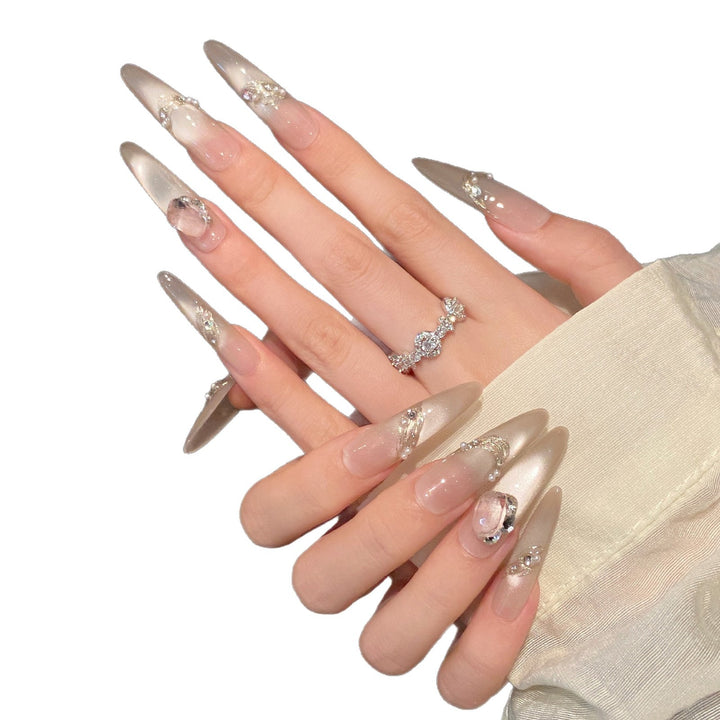 Elegantes Dekoratives Press-On Nagelkunst Set mit Kristallakzenten