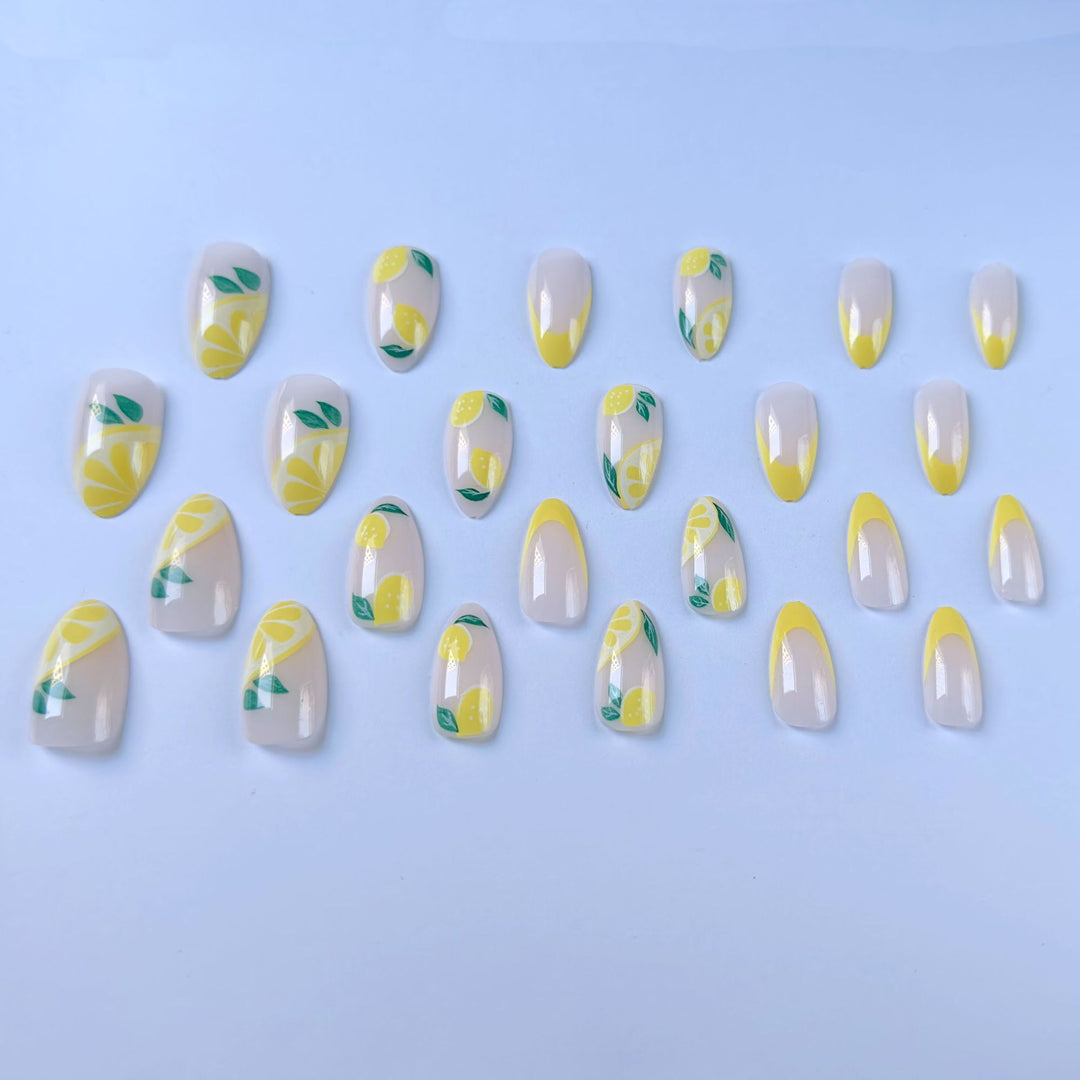 Stylisches Nagelkunst-Set mit Zitrone und Blumenmuster