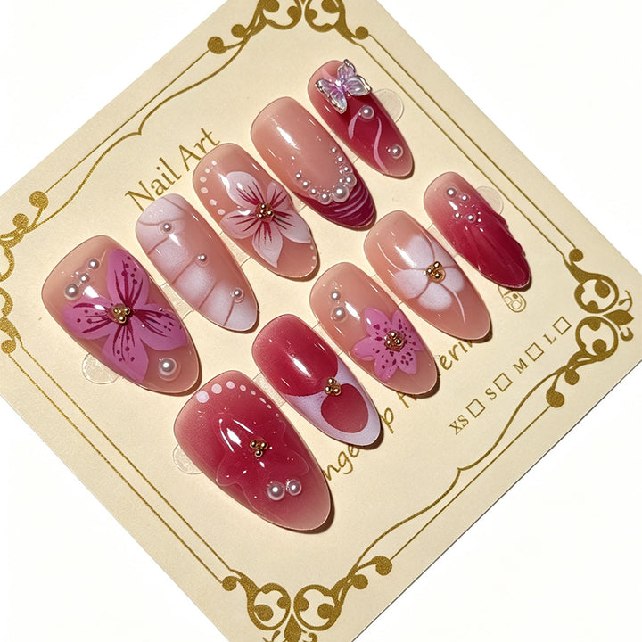 Florales dekoratives Press-On-Nagelkunst-Set Karnz