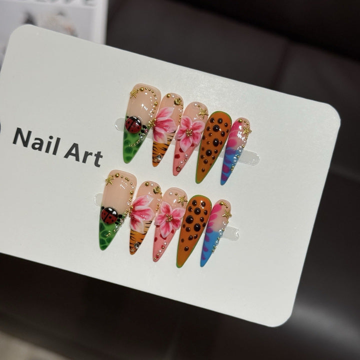 Dekoratives Floral Nagelkunst Set