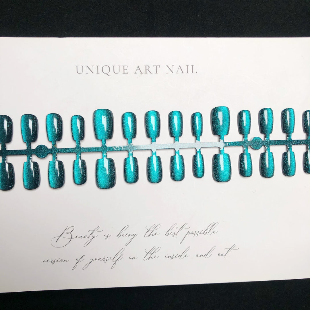 Premium Press-On Nagelkunst Set mit schimmerndem Finish