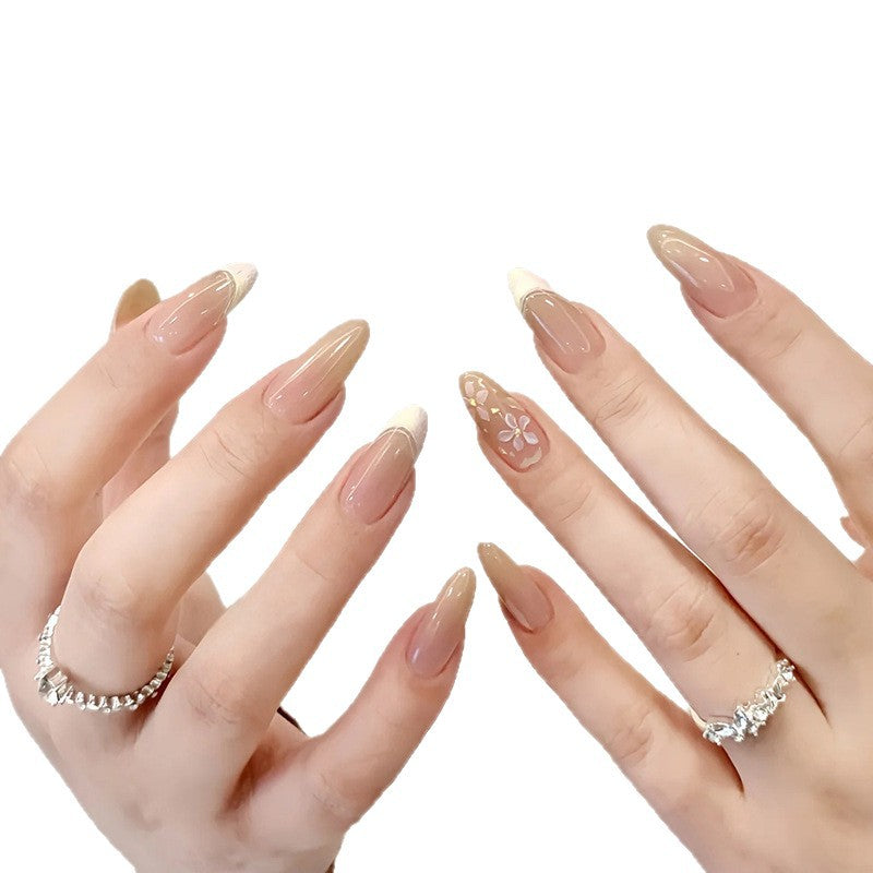 Kunstnägel mit Süßen Tiermotiven und Elegantem French-Tip Karnz