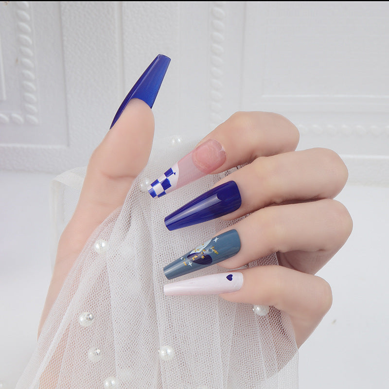 Künstlerisches Press-On-Nagelset mit geometrischen Mustern Karnz