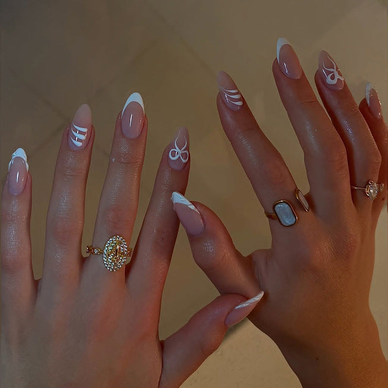 Künstlerisches Press-On-Nagelset mit eleganten Designs Karnz