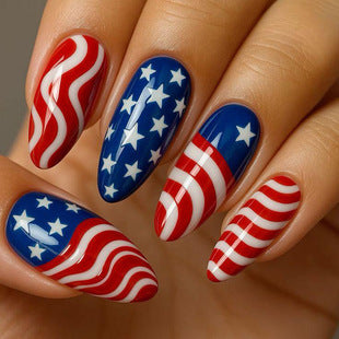 Kreatives Nageldesign Karnz